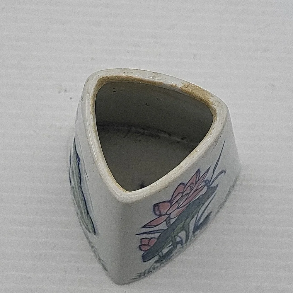 Vintage Frog Triangle Shaped Vase‎